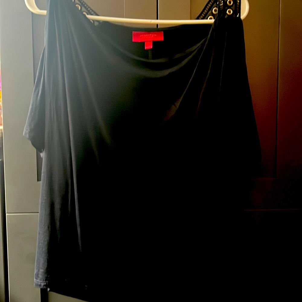 Small Jennifer Lopez, black blouse
